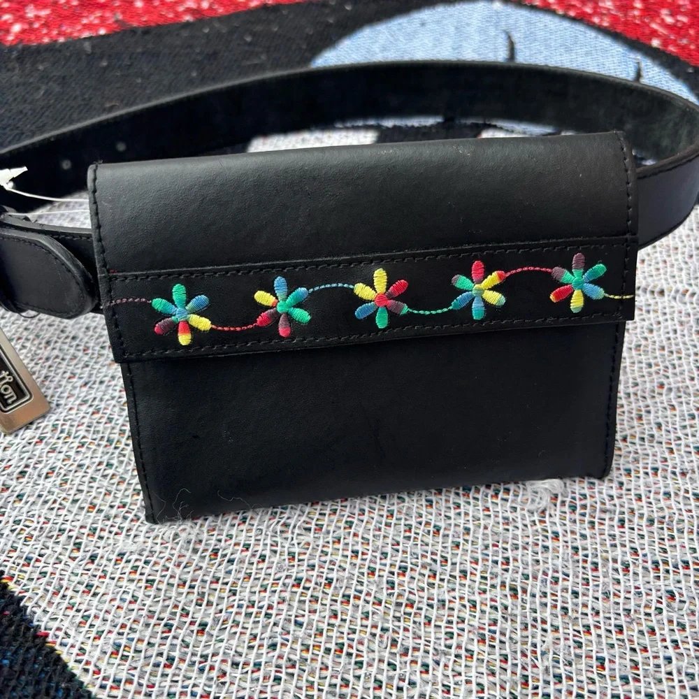 VINTAGE Y2K XHILARATION EMBROIDERED FLOWER BELT BAG SIZE KIDS RARE!